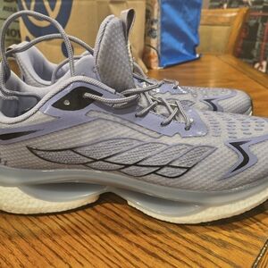 Stylish Women's Running Shoes in Light Blue